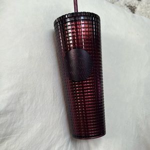 Christmas 2020 Berry Plum Grid Cup
Venti 24oz Size